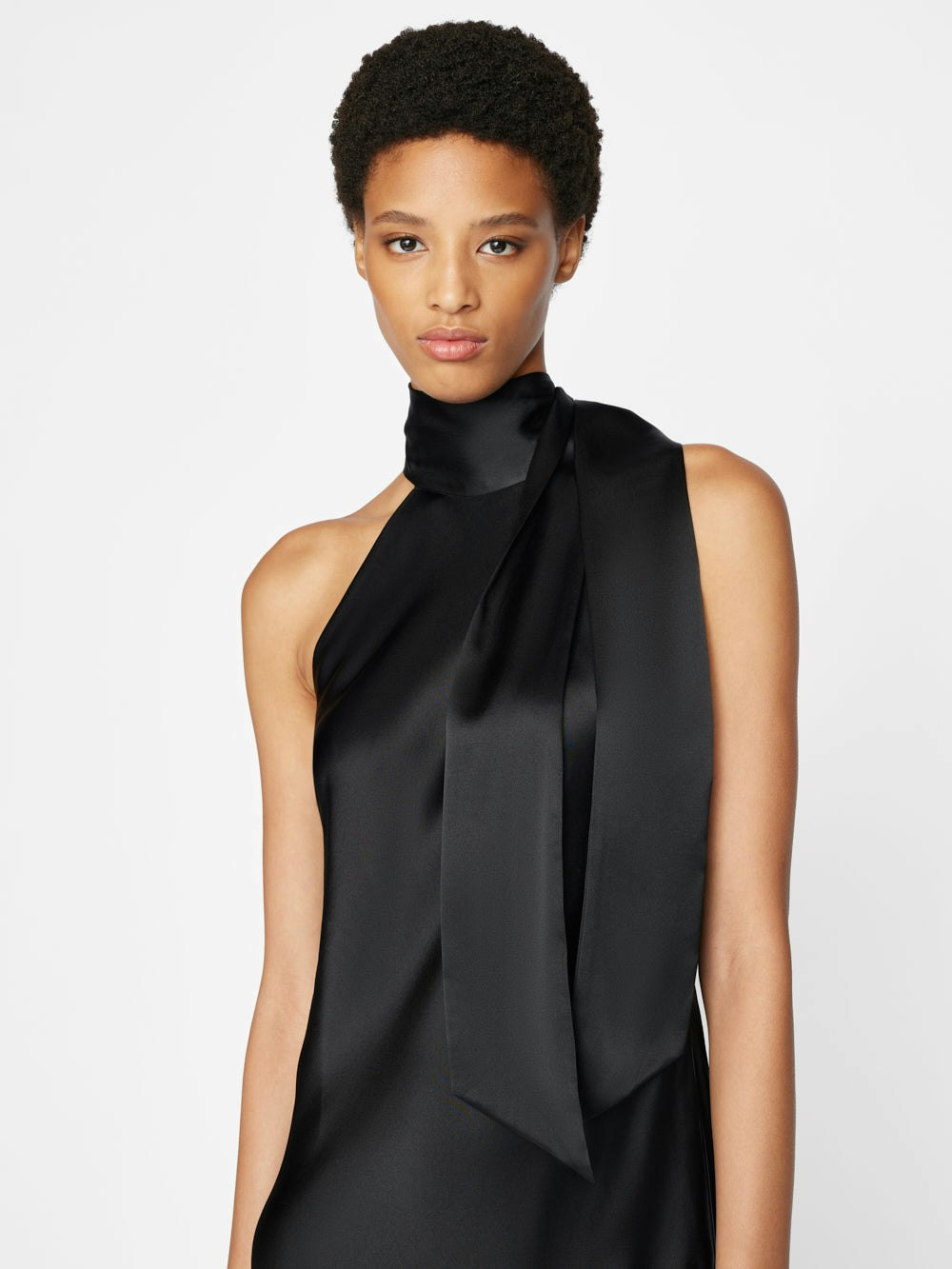 dress neck detail alt:hover